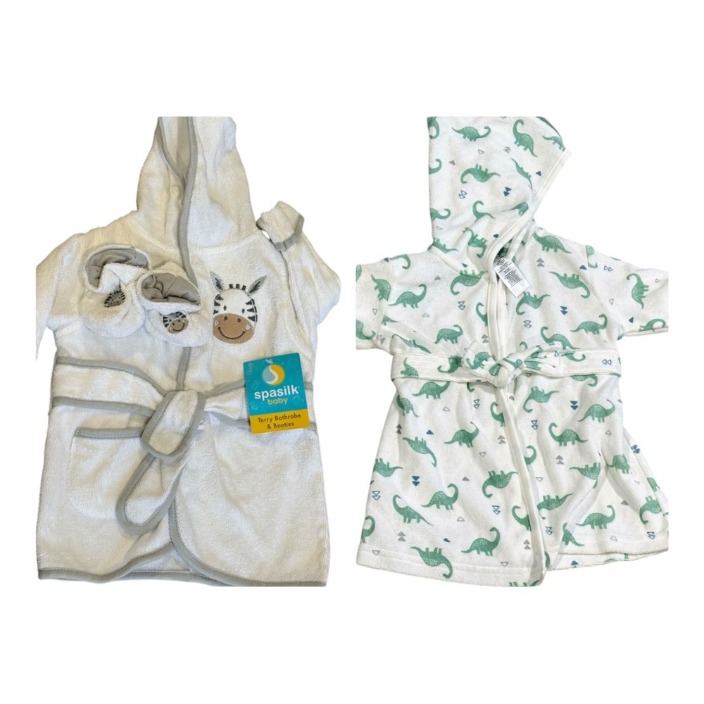 Set of 2 bath robes with booties - NWT - Carters and Spasilk 🔥🔥